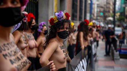 Frauen protestieren letzte Woche vor dem Justizministerium in Madrid nach dem Mord an einem Mädchen gegen den verbreiteten gewalttätigen Frauenhass.