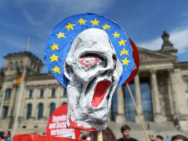 Demonstration unter dem Motto "Demokratie und Solidarität statt Fiskalpakt!" - Attac, Verdi und die NaturFreunde Deutschlands hatten dazu aufgerufen.