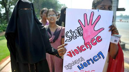 Demonstrantinnen in Indien verlangen einen besseren Schutz von Frauen vor Gewalt.