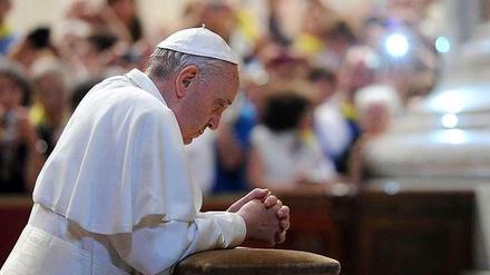 Papst Franziskus will mit Israels Staatspräsidenten Schimon Peres und Palästinenserchef Mahmud Abbas beten.
