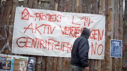 Solidaritätsplakat mit der Liebig 14 in Friedrichshain.