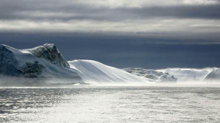 Ein Eisfjord in Grönland. Die Einnahmen aus der Erschließung der Bodenschätze sollen das Land wirtschaftlich auf eigene Beine stellen. 