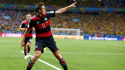 Miroslav Klose will mit Deutschland jetzt endlich den Titel - doch das Jahrhundertspiel der WM ist schon vorbei.