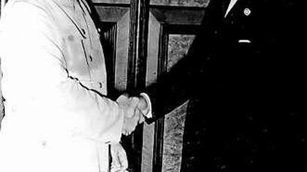 Josef Stalin und Joachim von Ribbentrop am 24. August 1939