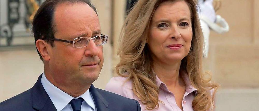 Ein Paar. Ein Paar? Valerie Trierweiler und François Hollande.