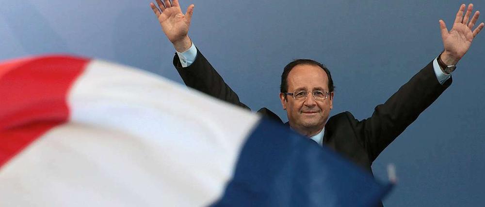 Francois Hollande, der Herausforderer des amtierenden französischen Präsidenten, gibt ebenfalls kaum Antworten auf die drängendsten Fragen des Landes.