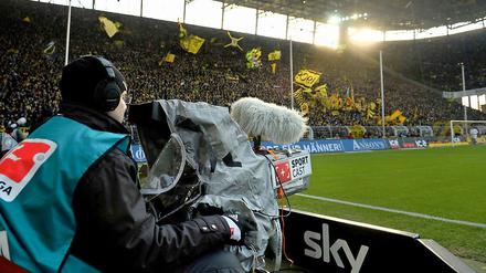 Gut Nachrichten für Männer: Der Bezahlsender Sky behält die Live-Rechte an der Fußball-Bundesliga.