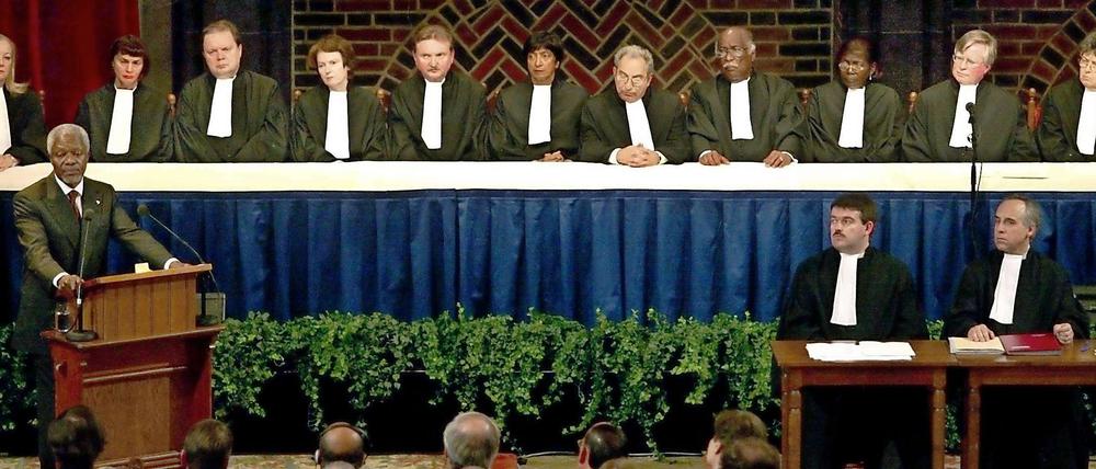Zehn Jahre ist dieses Bild alt: Es zeigt eine Feier zur Eröffnung des Strafgerichtshofs, am Rednerpult: der damalige UN-Generalsekretär Kofi Annan.