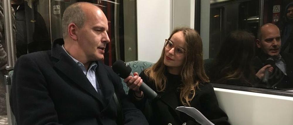 Ringbahn statt Podcaststudio - Journalist und Autor Jens Bisky im Gespräch mit Checkpoint-Redakteurin Ann-Kathrin Hipp