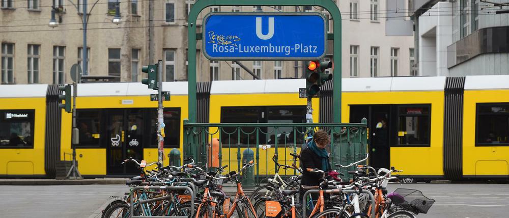 Radfahren soll in Berlin attraktiver werden. Auch Busse und Bahnen sollen Vorfahrt vor Autos bekommen.
