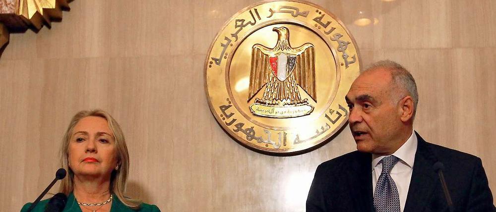Auf Augenhöhe mit der Weltmacht: Ägyptens Präsident Mohammed Mursi war für die Verhandlungen über einen Waffenstillstand im Gaza-Konflikt ebenso wichtig wie die US-Außenministerin Hillary Clinton.