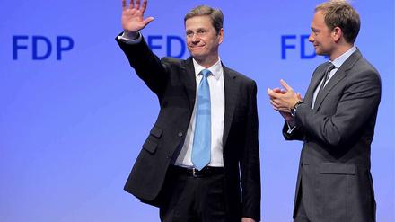 Guido Westerwelle winkt schon mal. Zum Abschied als FDP-Chef? Sein Nachfolger könnte Christian Lindner heißen.