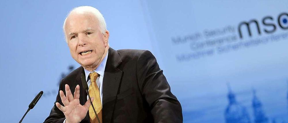 John McCain spricht auf der Münchner Sicherheitskonferenz.