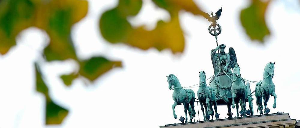 Symbol von Stadt und Bundesland: Die Quadriga auf dem Brandenburger Tor in Berlin.
