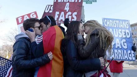 Befürworter der Homo-Ehe demonstrieren vor dem Obersten Gerichtshof in Washington.