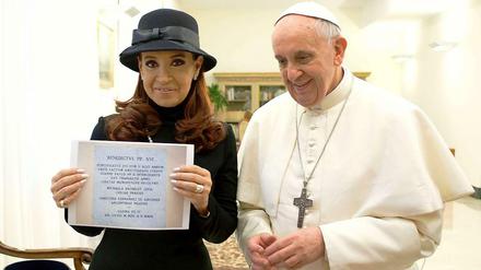 Papst Franziskus und die argentinische Präsidentin Cristina Fernandez de Kirchner, die ihn am Montag im Vatikan besuchte.