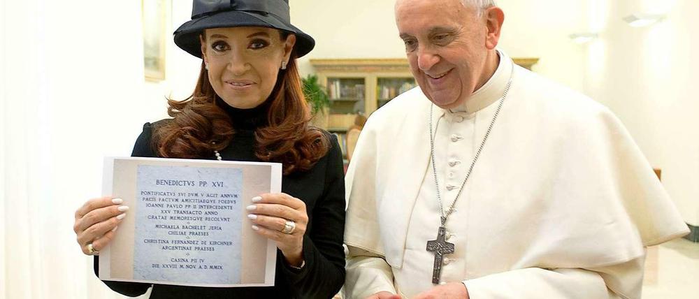 Papst Franziskus und die argentinische Präsidentin Cristina Fernandez de Kirchner, die ihn am Montag im Vatikan besuchte.