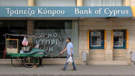 Die Bankensanierung in Zypern kostet jetzt wohl doch mehr zunächst erwartet.