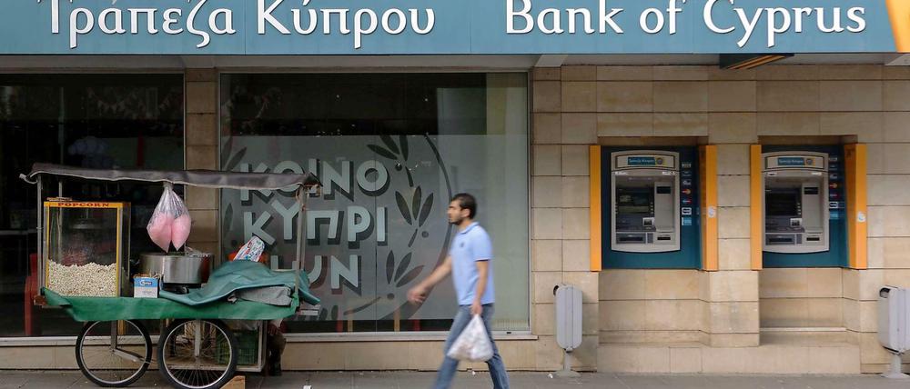 Die Bankensanierung in Zypern kostet jetzt wohl doch mehr zunächst erwartet.