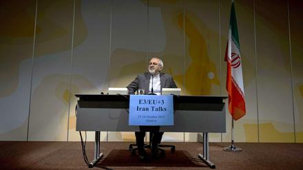 Der iranische Außenminister, Mohammad Javad Zarif, unterrichtet nach dem Ende der Gespräche über das iranische Atomprogramm die Presse.