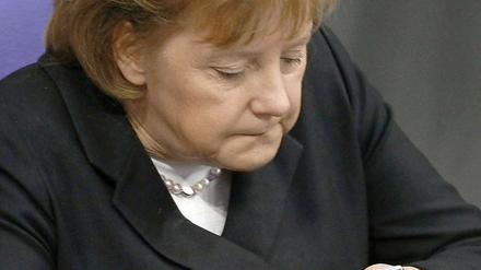 Angela Merkel mag SMS - aber wie sicher sind Politiker-Handys?
