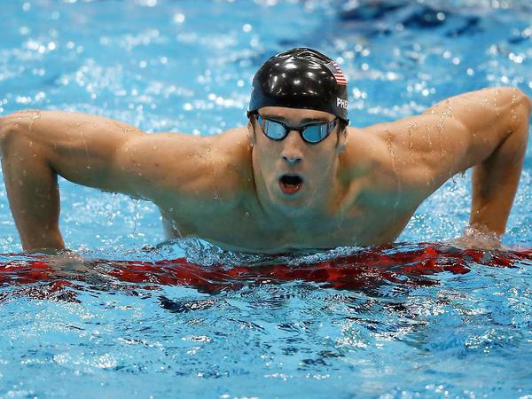 Muss er mal? Der Amerikaner Michael Phelps, der bislang größte, erfolgreichste und beste Schwimmer aller Zeiten, hat gestanden: Er pinkelt in den Pool. 