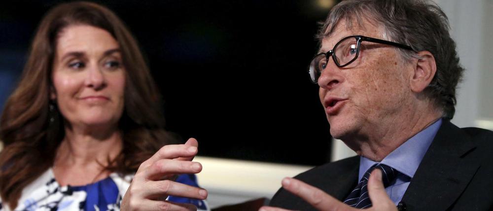 Bill Gates, im Bild zusammen mit seiner Frau Melinda, hat das operative Geschäft bei Microsoft schon vor langem in andere Hände übergeben und setzt sein Vermögen nun für wohltätige Zwecke ein.