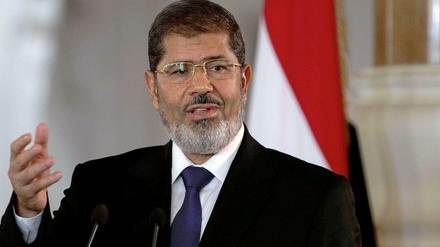 Ägyptens Präsident Mursi wird im Ausland für sein Vorgehen scharf kritisiert.