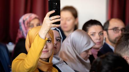 Das Bild der Zukunft? Aktuell sind Frauen in den ersten Reihen des deutschen Islam noch deutlich unterrepräsentiert.