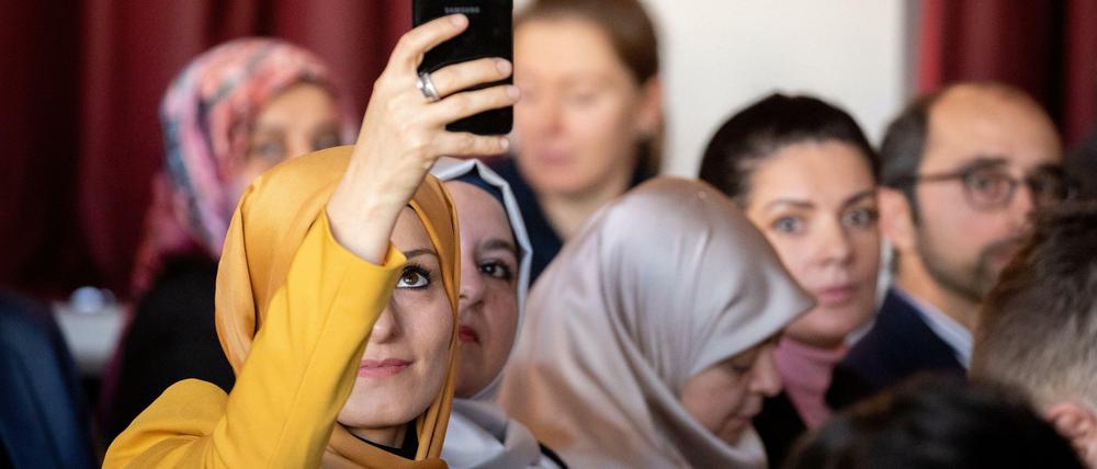 Das Bild der Zukunft? Aktuell sind Frauen in den ersten Reihen des deutschen Islam noch deutlich unterrepräsentiert.