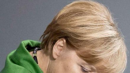 NSA und keiner hört hin: Bundeskanzlerin Angela Merkel bei der NSA-Debatte im Bundestag