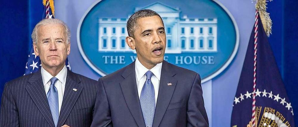 Ein müder Kompromiss: Obama und Biden beim Briefing im Presseraum des Weißen Hauses, nachdem das Abgeordnetenhaus den Haushaltskompromiss gebilligt hat.