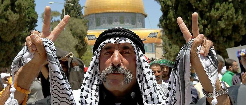 Ein Palästinenser vor dem Felsendom in Jerusalem. Auf dem Gelände befindet sich auch die Al-Aqsa-Moschee.
