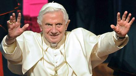 Papst Benedikt XVI. geht gegen das Satiremagazin "Titanic" vor.