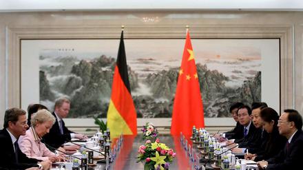 Außenminister Guido Westerwelle (l.) im Gespräch mit seinem chinesischen Amtskollegen Yang Jiechi (r.)