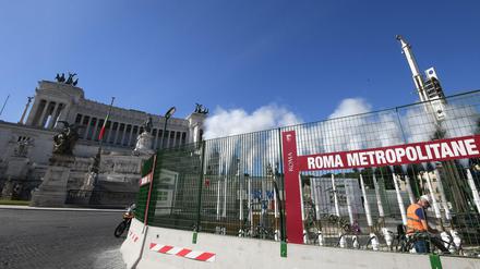 Ewige Baustelle: Roms Metro C. Auf der Piazza Venezia, sonst ein Autoverkehrsknoten, geht's während Corona voran.