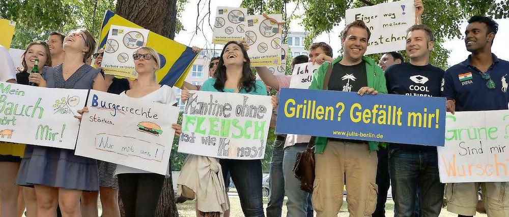 Während FDP-Anhänger gegen die grüne Forderung nach einem vegetarischen Tag demonstrieren, werden sich die meisten vor allem darüber wundern.
