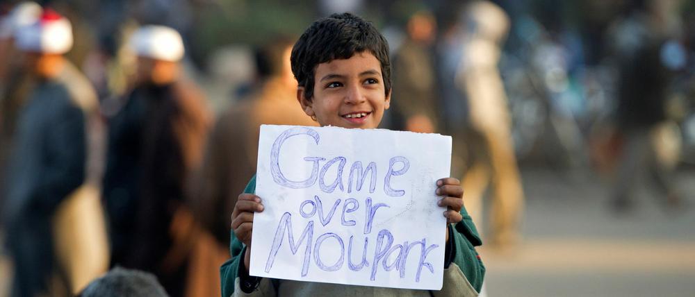 Ein Junge protestiert in Kairo gegen Präsident Hosni Mubarak.