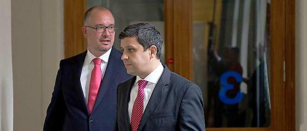 Der Berliner SPD-Landesvorsitzende Jan Stöß (links) und der Fraktionsvorsitzende Raed Saleh (rechts) im Berliner Abgeordnetenhaus.