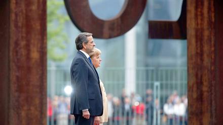 Moment des Innehaltens: Merkel hat Antonis Samaras in Berlin empfangen.