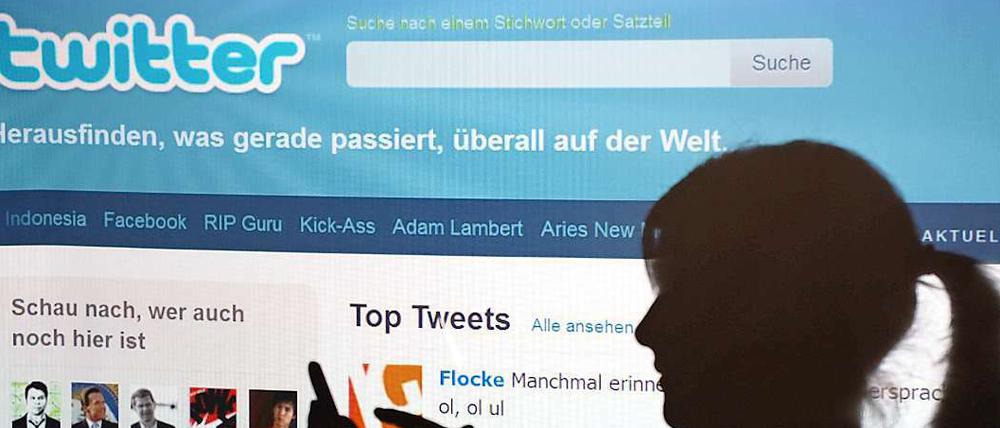 Der Kurznachrichtendienst Twitter hat angekündigt, länderspezifische Tweet-Filter einbauen zu wollen.