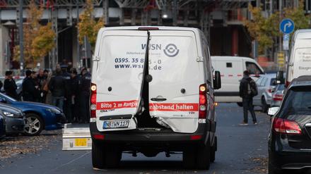 Mit brachialer Gewalt öffneten die Täter den Geldtransporter in der Schillingstraße. 