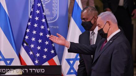 Hier entlang. Israels Premier Netanjahu, hier mit US-Verteidigungsminister Austin, hält an seinem Anti-Iran-Kurs fest.