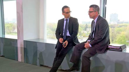 Was nun? Das urteil des EuGH zur Vorratsdatenspeicherung stellt Justizminister Heiko Maas (SPD) und Bundesinnenminister Thomas de Maizière (CDU) vor Probleme.