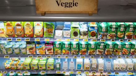 Vegetarische Produkten im Supermarkt. Der Europäische Gerichtshof hat entscheiden, ob rein pflanzliche Produkte Begriffe wie Butter und Käse im Namen tragen dürfen.