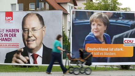 Peer Steinbrück muss seine Sympathisanten glauben lassen, dass noch nicht alles gegen Angela Merkel verloren ist.
