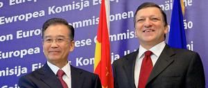 Neue Partnerschaft - Chinas Ministerpräsident Wen (l.) und EU-Kommissionspräsident Barroso bei einem Treffen 2009.