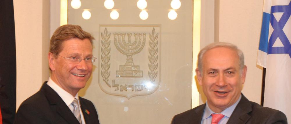 Ein Handschlag und ein Lächeln: Israels Premier Netanjahu (l.) empfängt den deutschen Außenminister Westerwelle im September 2011 in Jerusalem.