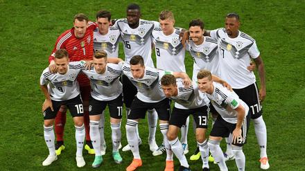 Die deutsche Nationalmannschaft beim Mannschaftsfoto vor dem Spiel gegen Schweden.
