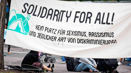 Demonstration in Bamberg in der Nähe einer Aufnahmeeinrichtung für Flüchtlinge.